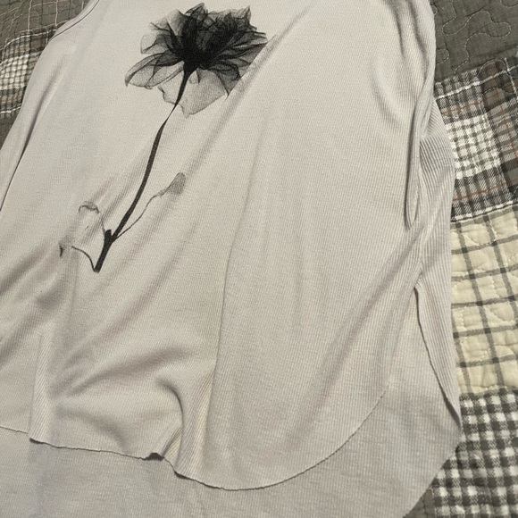 Vera Wang Tank Top with Floral Design - Picture 6 of 9